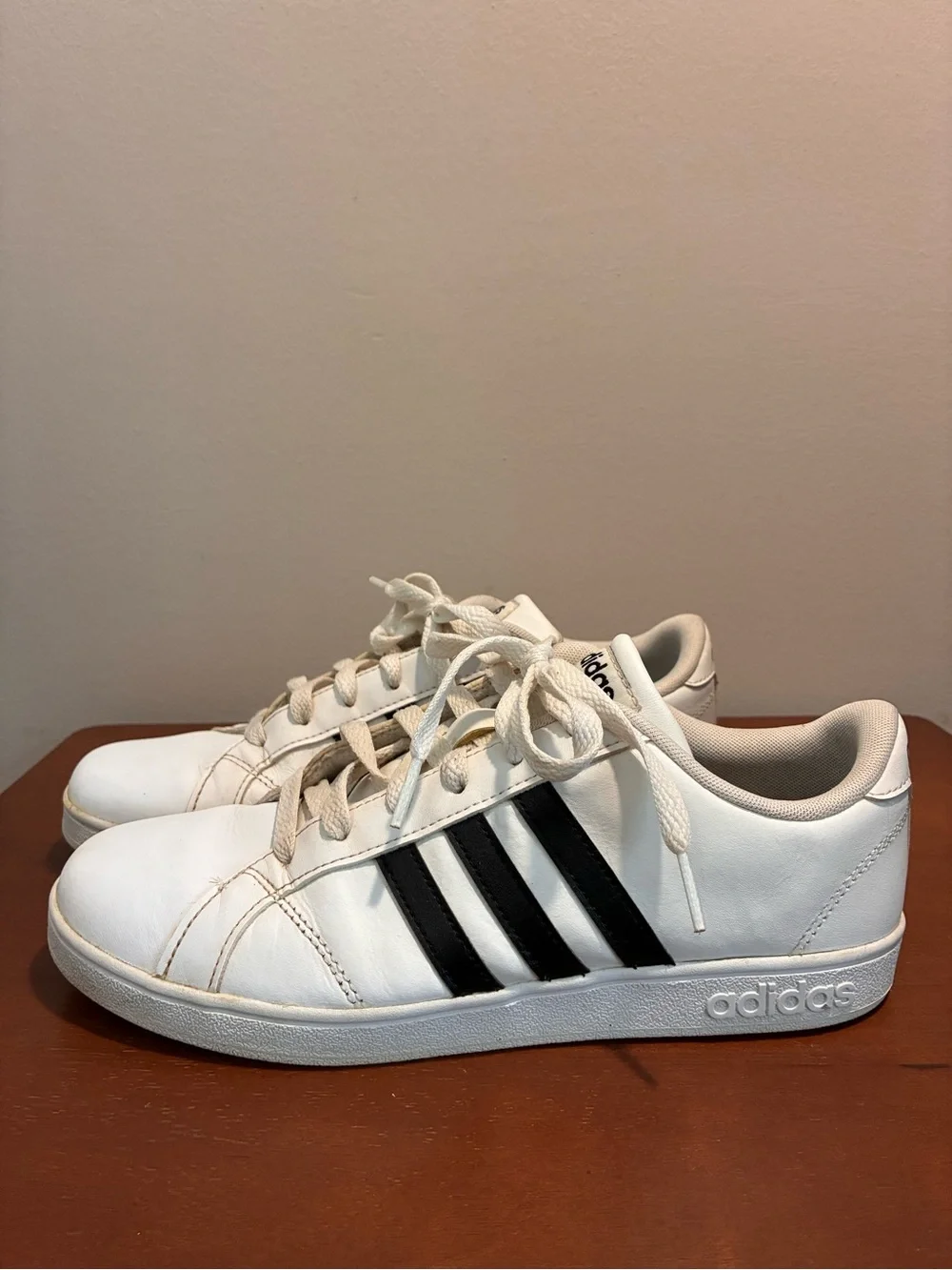 Adidas Baseline AW4299 Shoes Sneakers White w/ Black Stripes Men’s Size 6.5